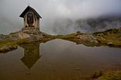 Sul Pizzo del Diavolo della Malgina (2926 m.) il cielo è blu sopra le nuvole il 9 ottobre 2010 - FOTOGALLERY